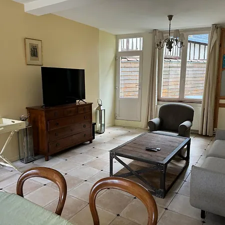 Maison De Proche Du Port Au Coeur Du Carre Des Arts De オンフルール