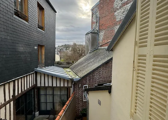 Maison De Proche Du Port Au Coeur Du Carre Des Arts De